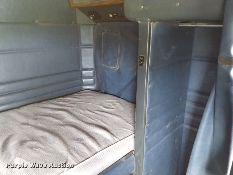 image for item DN6494 2003 Peterbilt 379  semi truck