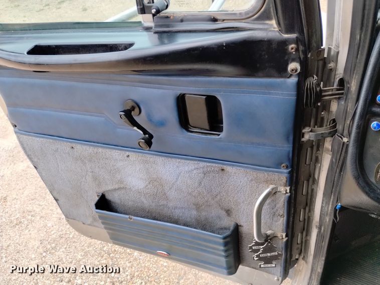 image for item DN6494 2003 Peterbilt 379  semi truck