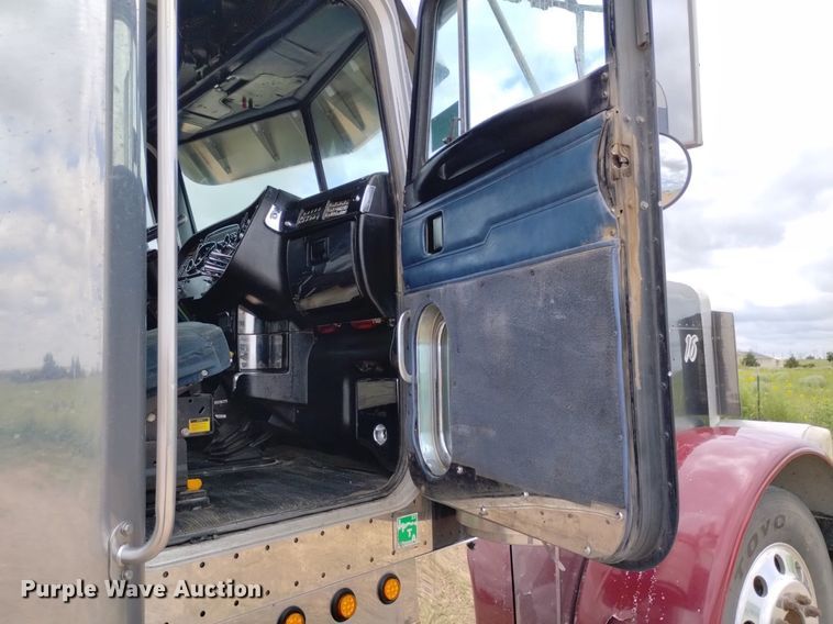 image for item DN6494 2003 Peterbilt 379  semi truck