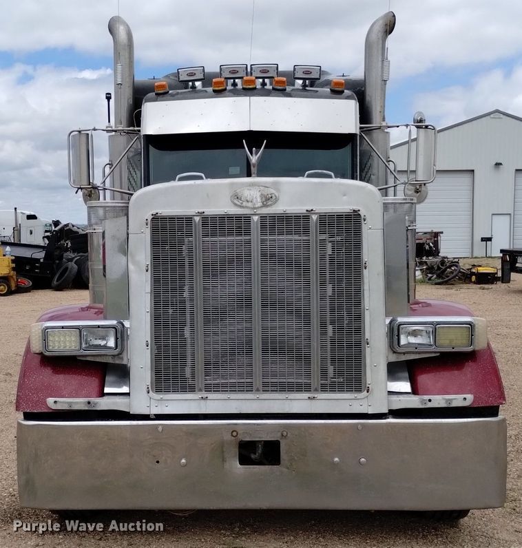 image for item DN6494 2003 Peterbilt 379  semi truck