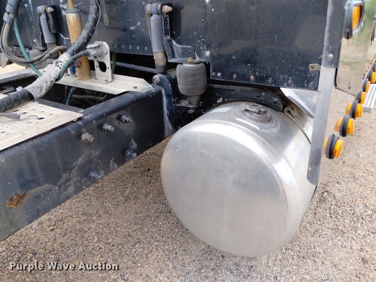 image for item DN6494 2003 Peterbilt 379  semi truck