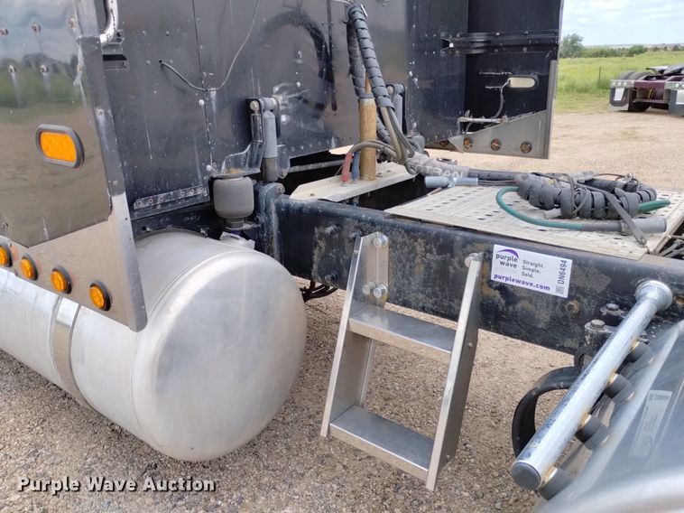 image for item DN6494 2003 Peterbilt 379  semi truck