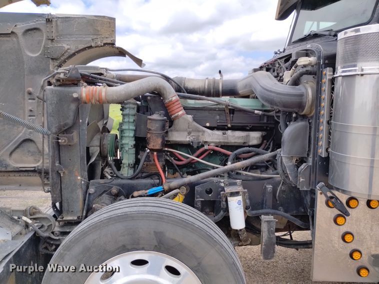 image for item DN6494 2003 Peterbilt 379  semi truck