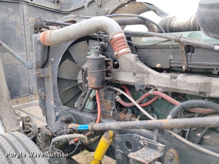 image for item DN6494 2003 Peterbilt 379  semi truck