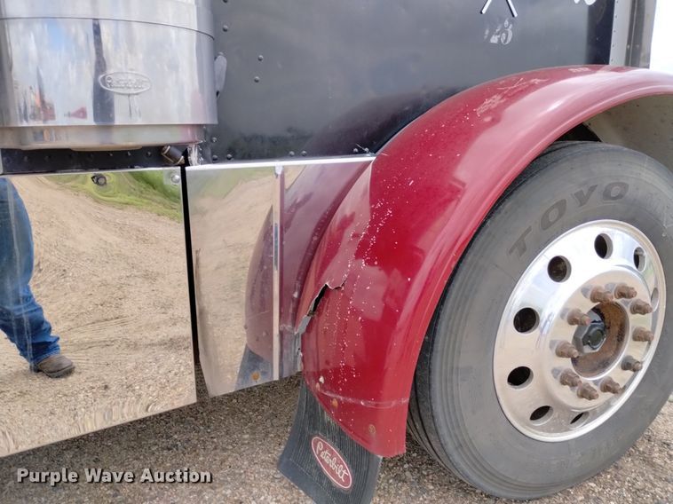 image for item DN6494 2003 Peterbilt 379  semi truck