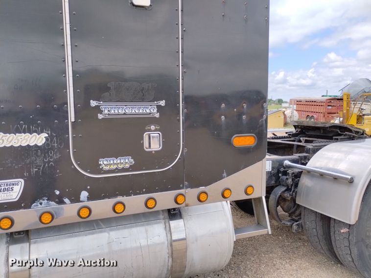 image for item DN6494 2003 Peterbilt 379  semi truck