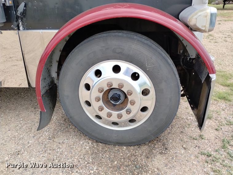 image for item DN6494 2003 Peterbilt 379  semi truck