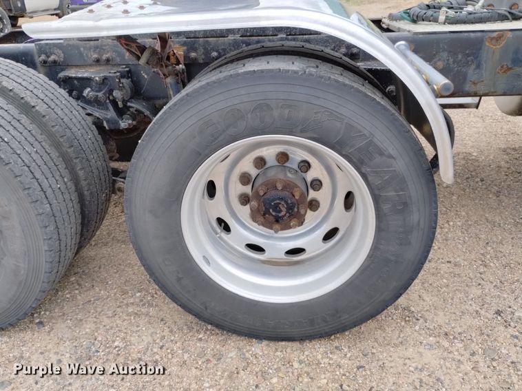 image for item DN6494 2003 Peterbilt 379  semi truck