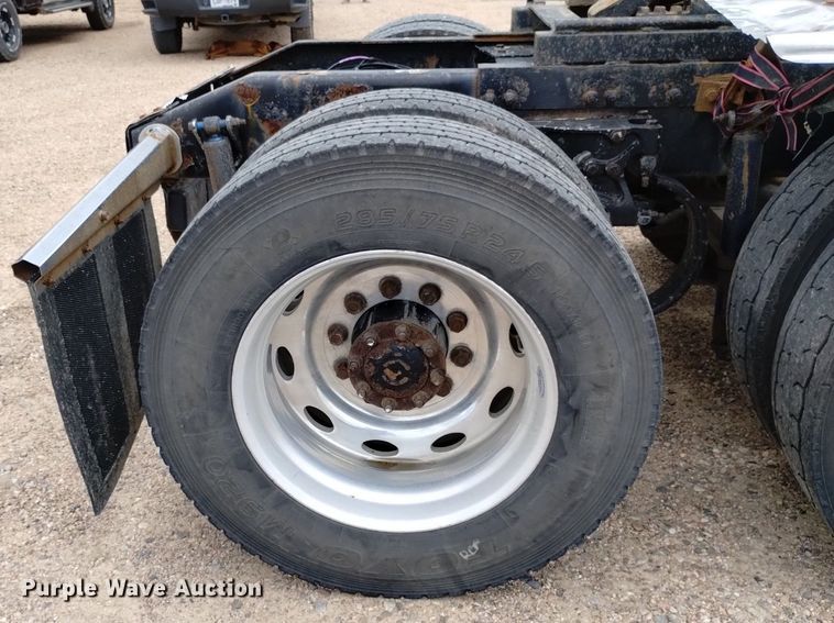 image for item DN6494 2003 Peterbilt 379  semi truck