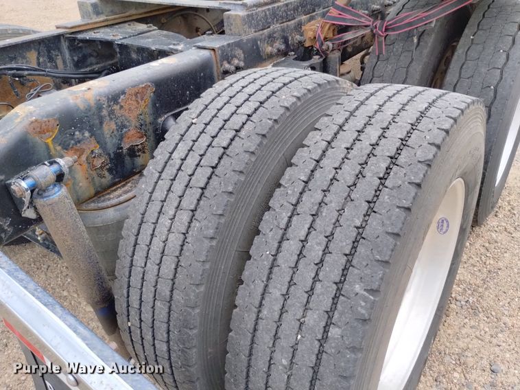 image for item DN6494 2003 Peterbilt 379  semi truck