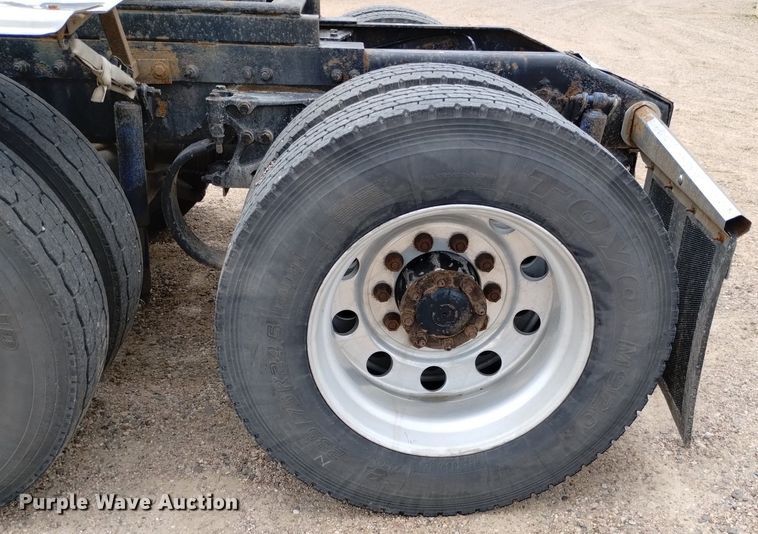 image for item DN6494 2003 Peterbilt 379  semi truck