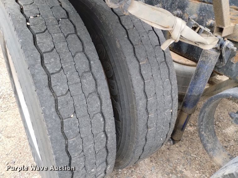 image for item DN6494 2003 Peterbilt 379  semi truck