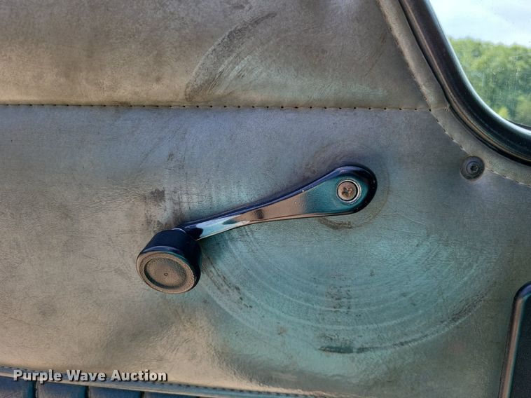 image for item DO3666 1999 Kenworth T800  semi truck