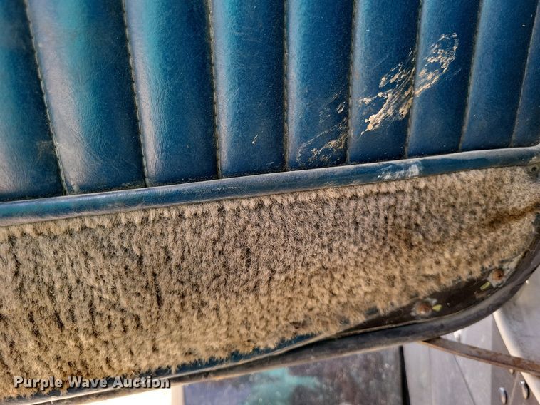 image for item DO3666 1999 Kenworth T800  semi truck