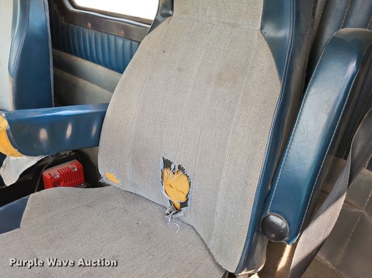 image for item DO3666 1999 Kenworth T800  semi truck