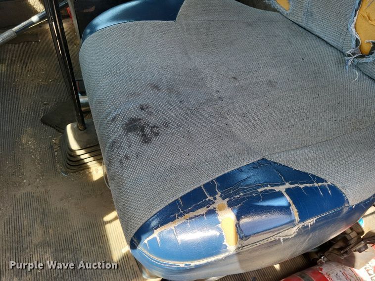 image for item DO3666 1999 Kenworth T800  semi truck