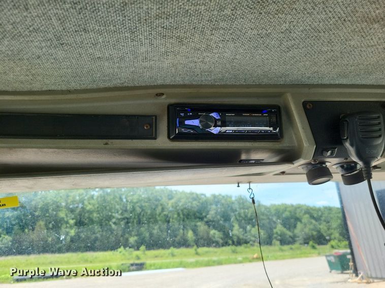 image for item DO3666 1999 Kenworth T800  semi truck