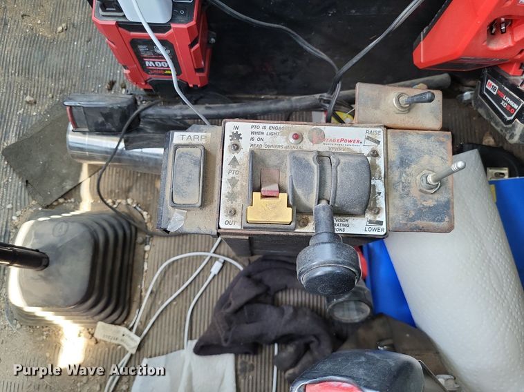 image for item DO3666 1999 Kenworth T800  semi truck