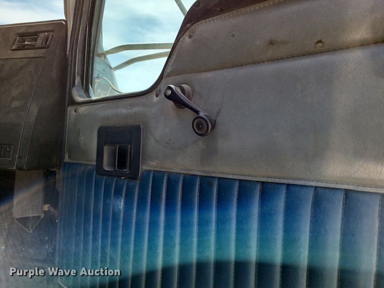 image for item DO3666 1999 Kenworth T800  semi truck