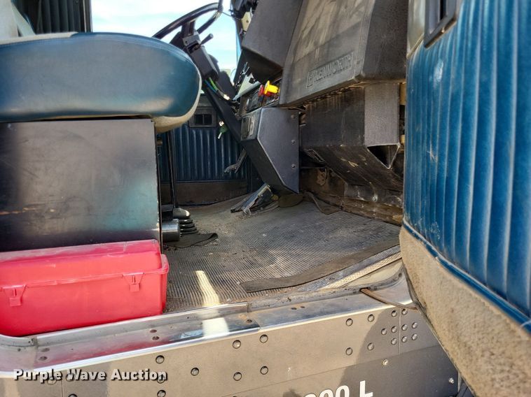 image for item DO3666 1999 Kenworth T800  semi truck