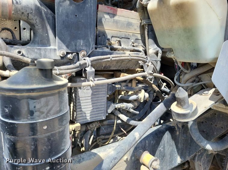 image for item DO3666 1999 Kenworth T800  semi truck