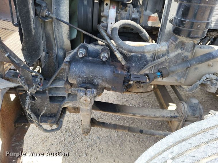 image for item DO3666 1999 Kenworth T800  semi truck