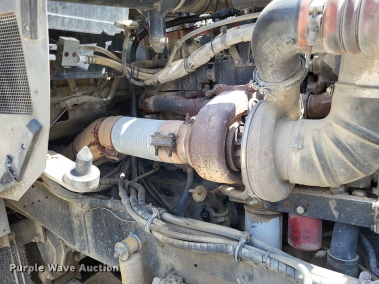 image for item DO3666 1999 Kenworth T800  semi truck