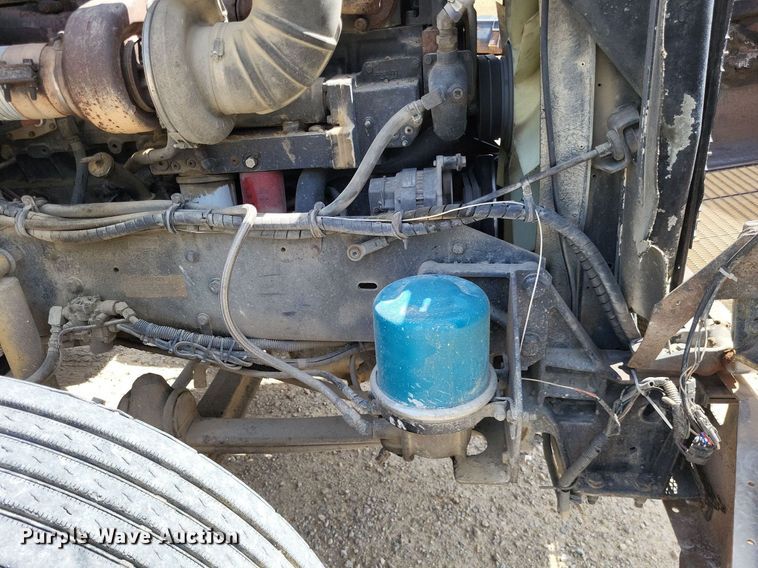 image for item DO3666 1999 Kenworth T800  semi truck