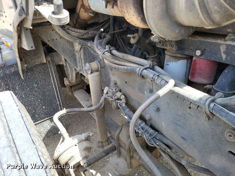 image for item DO3666 1999 Kenworth T800  semi truck