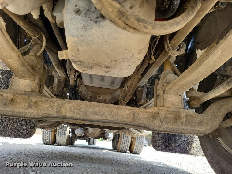 image for item DO3666 1999 Kenworth T800  semi truck