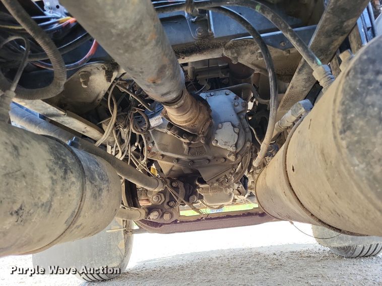 image for item DO3666 1999 Kenworth T800  semi truck