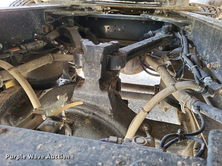 image for item DO3666 1999 Kenworth T800  semi truck