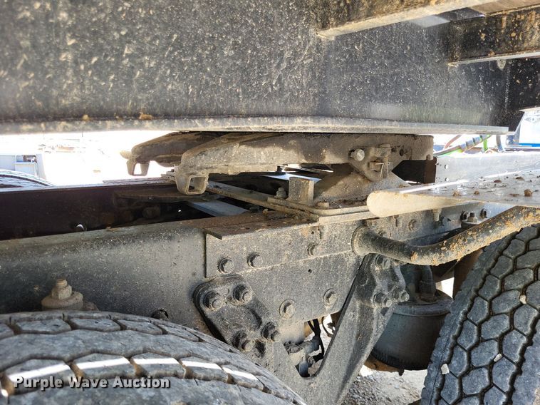 image for item DO3666 1999 Kenworth T800  semi truck