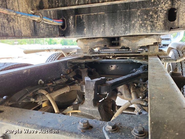 image for item DO3666 1999 Kenworth T800  semi truck