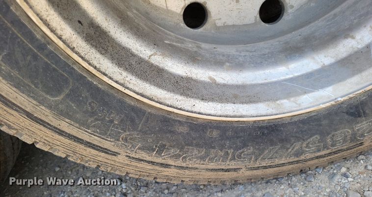 image for item DO3666 1999 Kenworth T800  semi truck