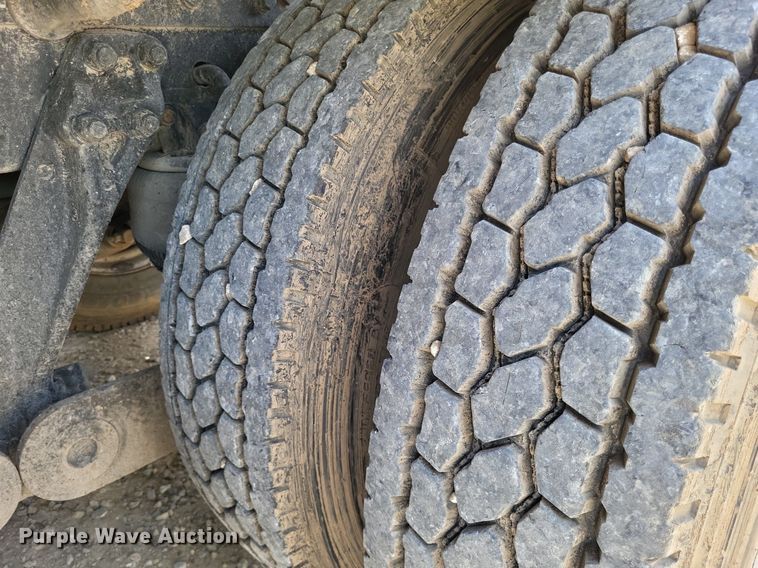 image for item DO3666 1999 Kenworth T800  semi truck