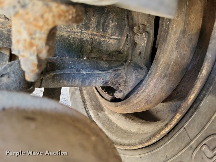 image for item DO3666 1999 Kenworth T800  semi truck