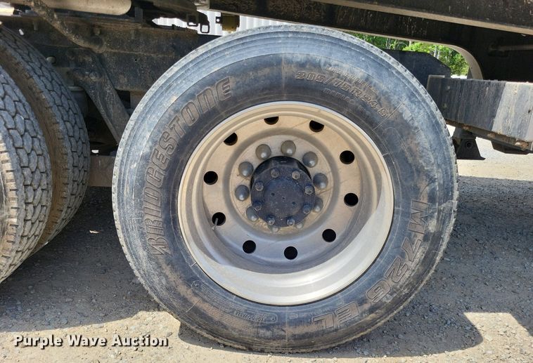 image for item DO3666 1999 Kenworth T800  semi truck