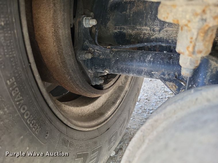 image for item DO3666 1999 Kenworth T800  semi truck