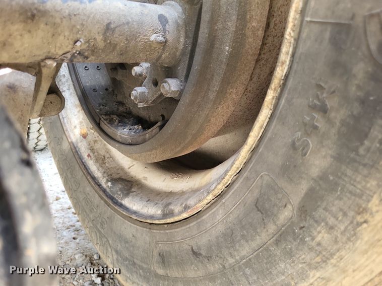 image for item DO3666 1999 Kenworth T800  semi truck