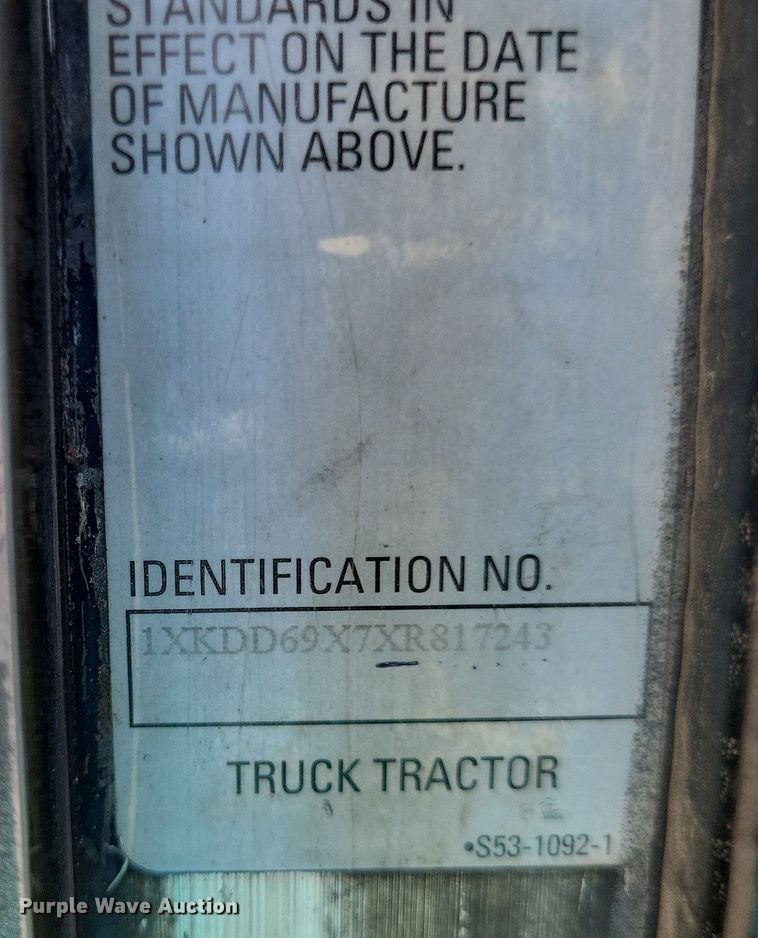 image for item DO3666 1999 Kenworth T800  semi truck