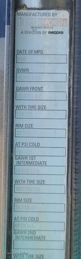 image for item DO3666 1999 Kenworth T800  semi truck