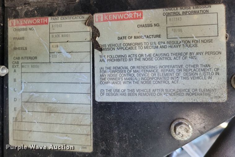 image for item DO3666 1999 Kenworth T800  semi truck