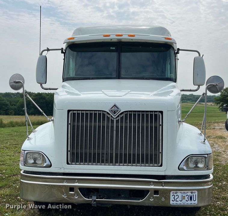 image for item DP0502 2007 International 9200i  semi truck