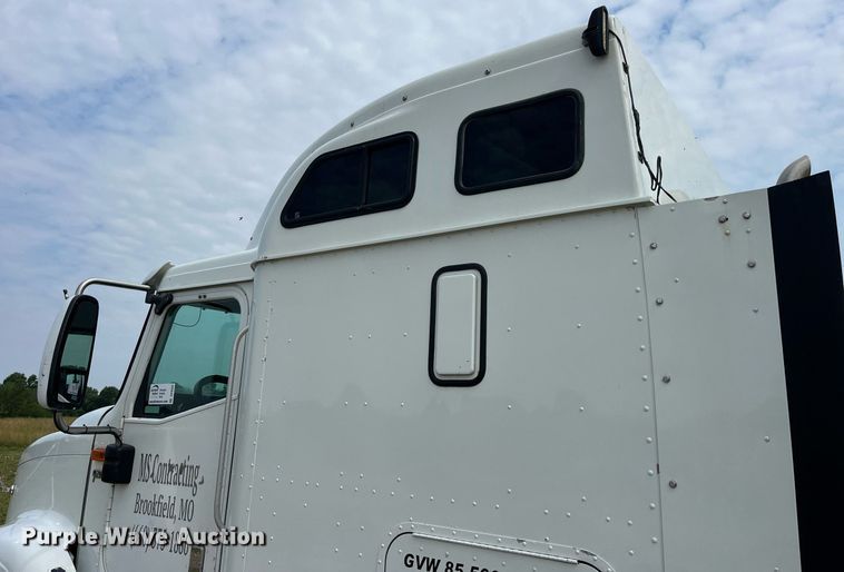 image for item DP0502 2007 International 9200i  semi truck