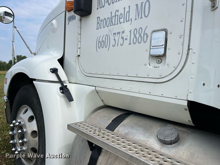 image for item DP0502 2007 International 9200i  semi truck