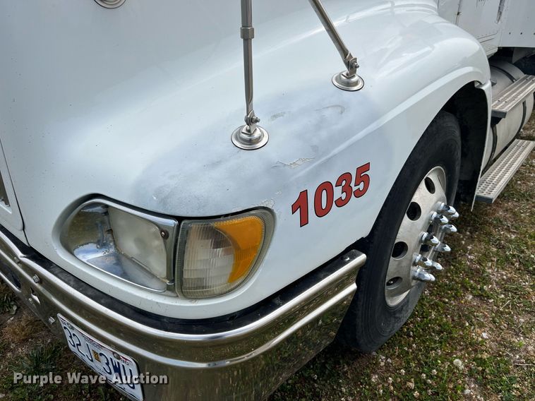 image for item DP0502 2007 International 9200i  semi truck