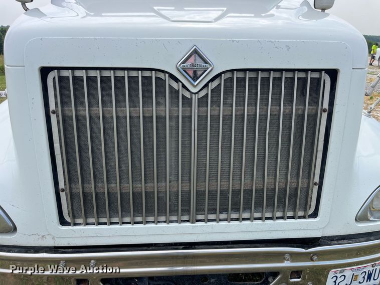 image for item DP0502 2007 International 9200i  semi truck