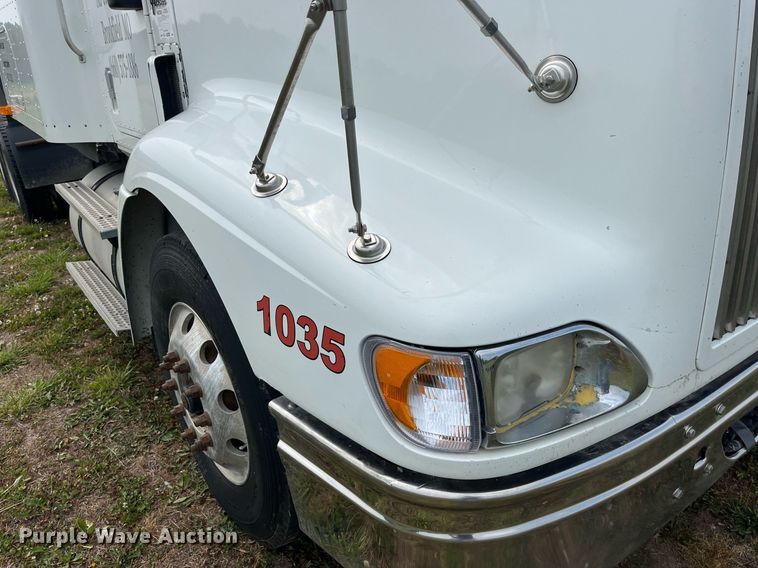 image for item DP0502 2007 International 9200i  semi truck