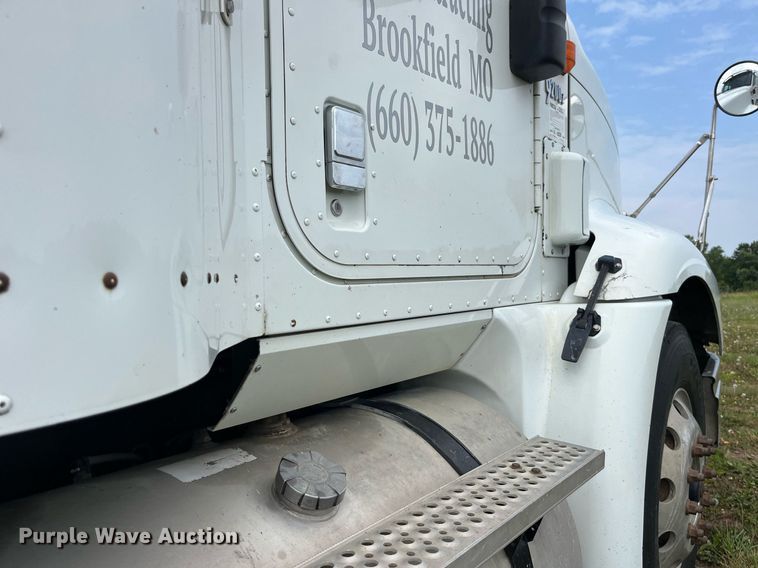 image for item DP0502 2007 International 9200i  semi truck